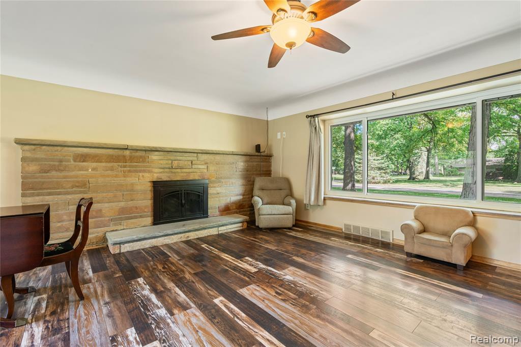 8293 Woodcrest Drive, Grosse Ile, MI 48138 — Photo 19