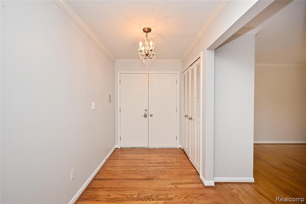 4043 W Maple, D 101, Bloomfield Hills, MI 48301 — Photo 3