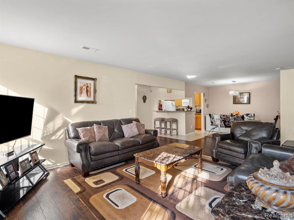 4043 BERKSHIRE Drive, Sterling Heights, MI 48314 — Photo 13
