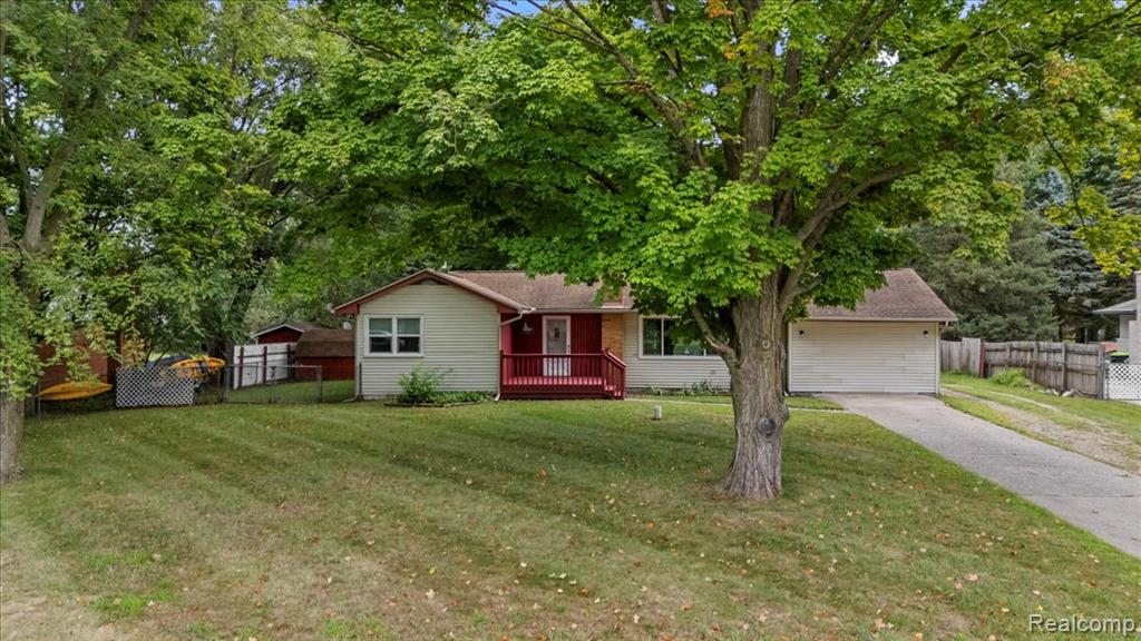 6891 Somerset Drive, Brighton, MI 48116 — front exterior