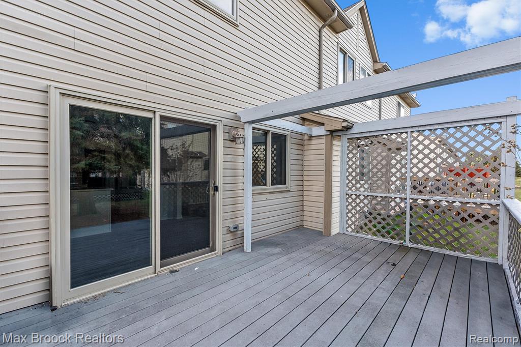 24530 Pineview Street, Oak Park, MI 48237 — Photo 30