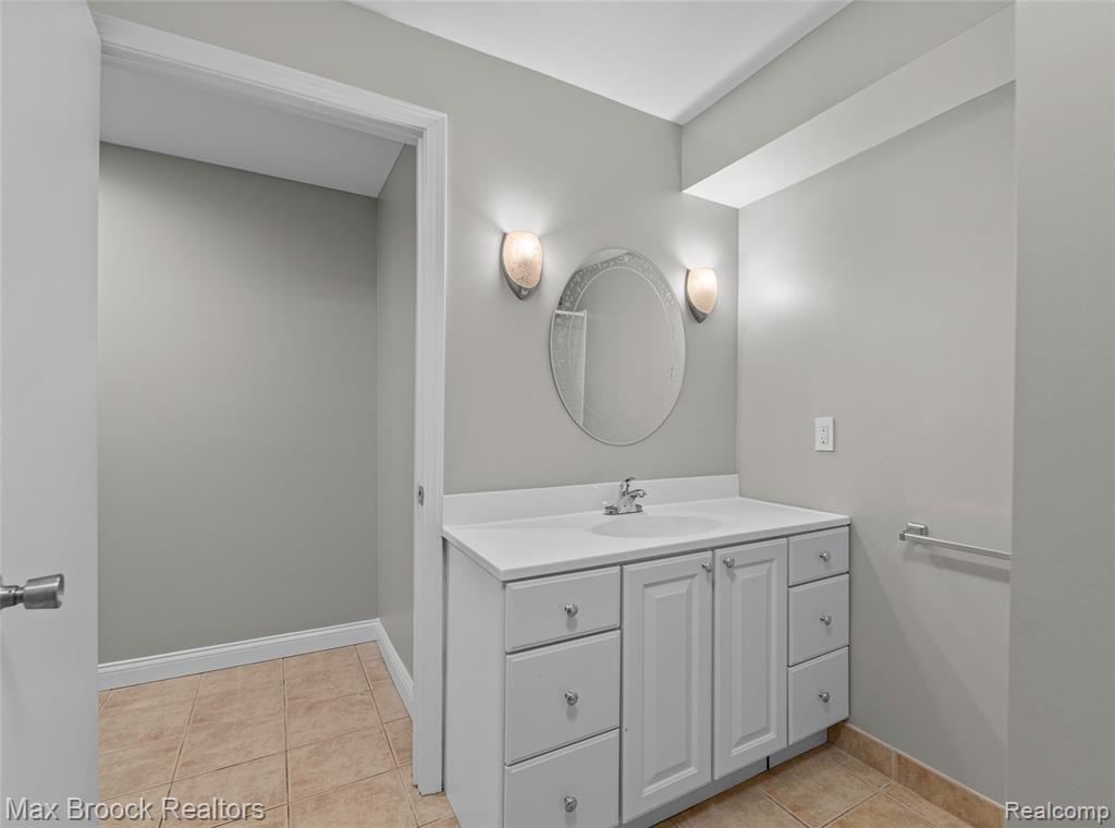 5163 Woodlands Drive, Bloomfield Hills, MI 48302 — Photo 34