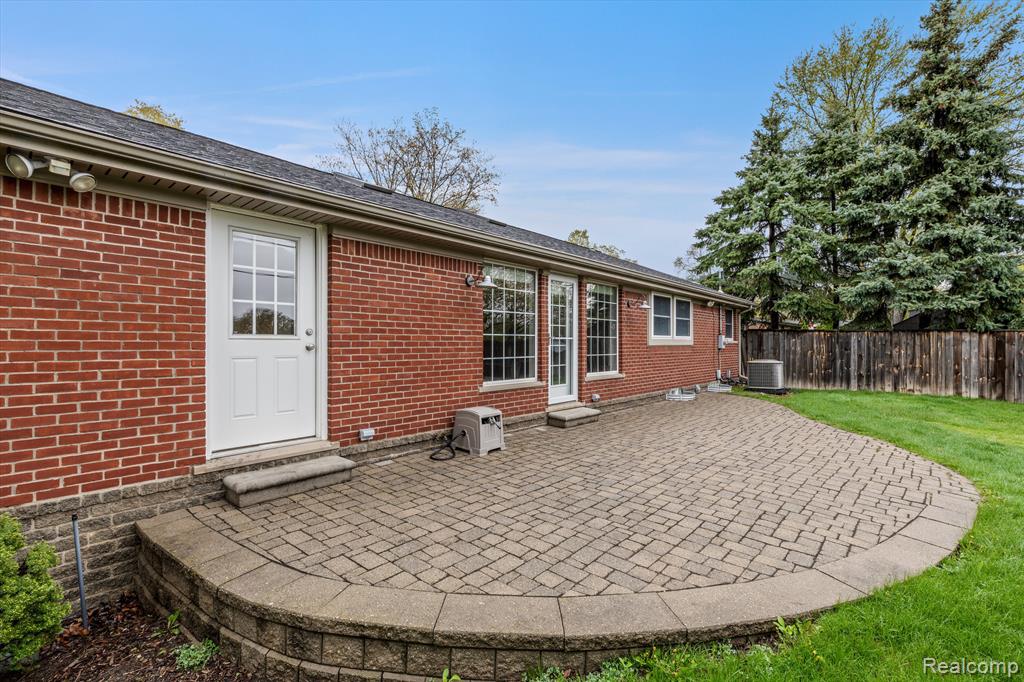 854 Brooklawn Drive, Troy, MI 48084 — Photo 33