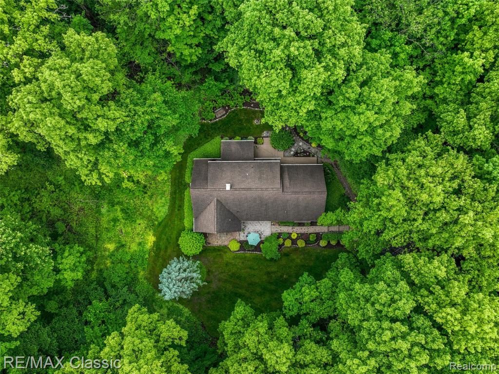 45100 Thornapple Lane, Northville, MI 48168 — Photo 44