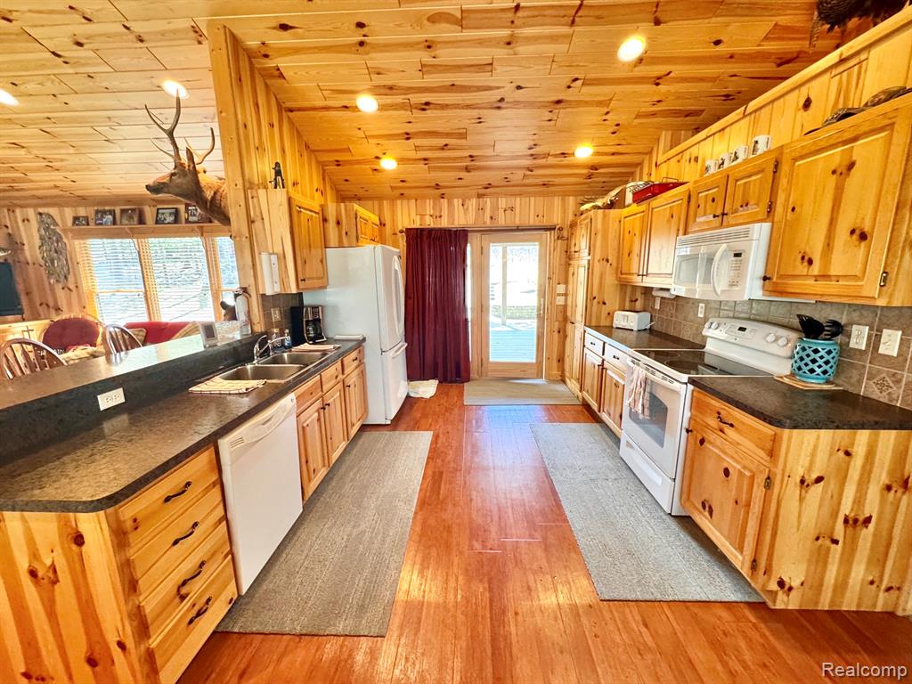 10931 ROBERTS RD N, Frederic, MI 49733 — Photo 8