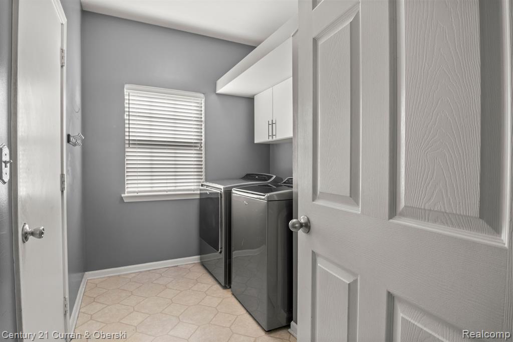 5725 VERSAILLES Avenue, Ann Arbor, MI 48103 — Photo 19