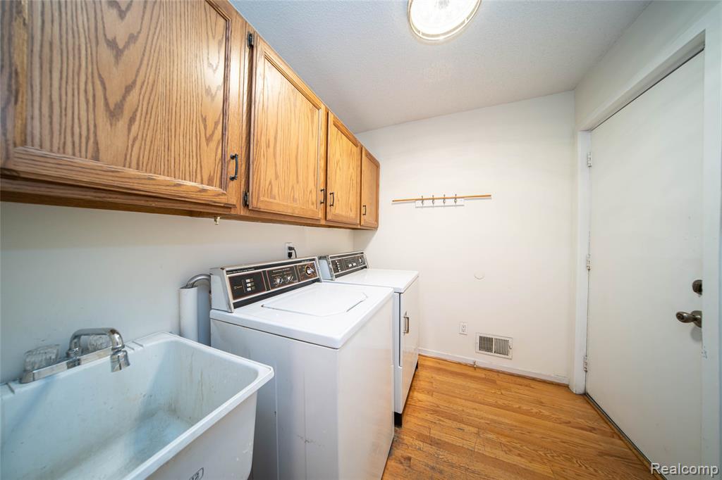 7080 Elmhurst, West Bloomfield, MI — Photo 20