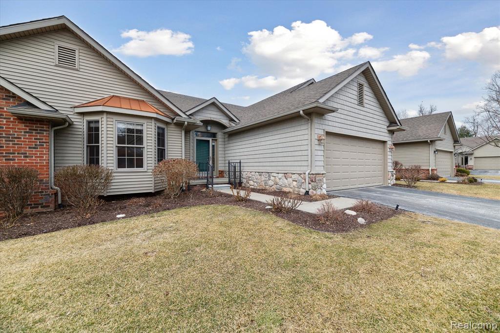 6062 GREEN ASH Drive, 36, Brighton, MI 48116 — Photo 2