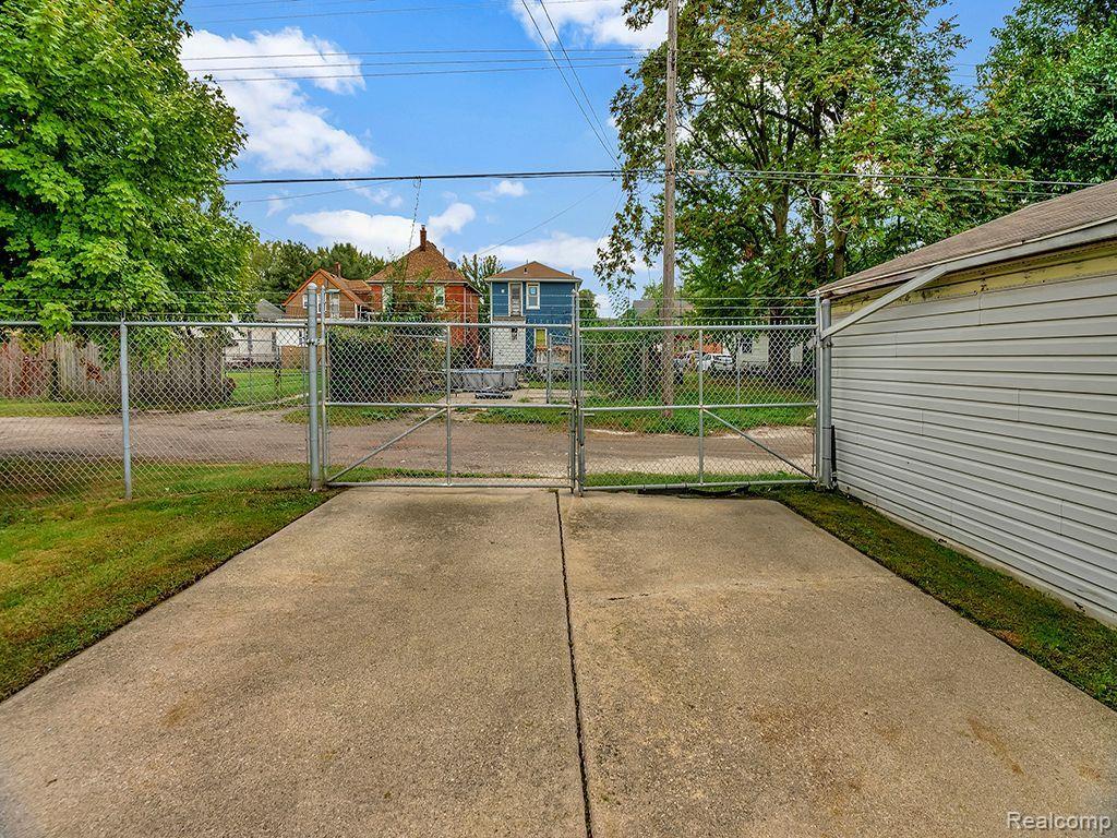1041 LEWERENZ Street, Detroit, MI 48209 — Photo 14
