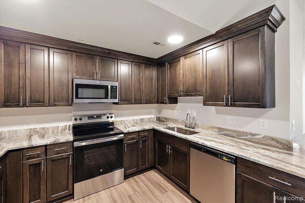 8292 Heywood Circle, 4, Sterling Heights, MI 48312 — Photo 8
