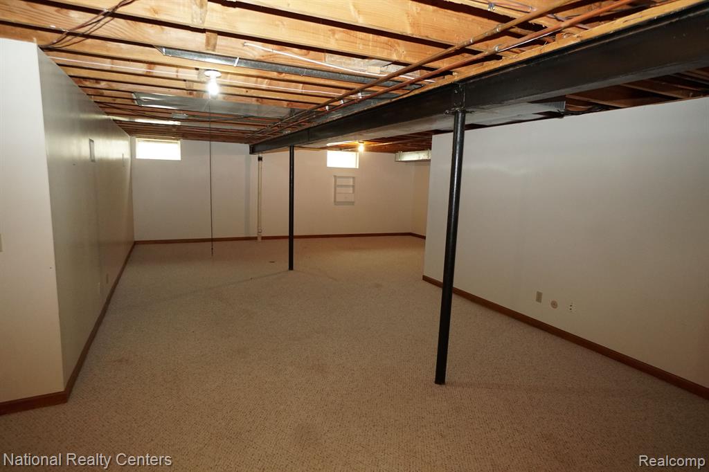 441 SANDALWOOD Drive, Rochester Hills, MI 48307 — Photo 32