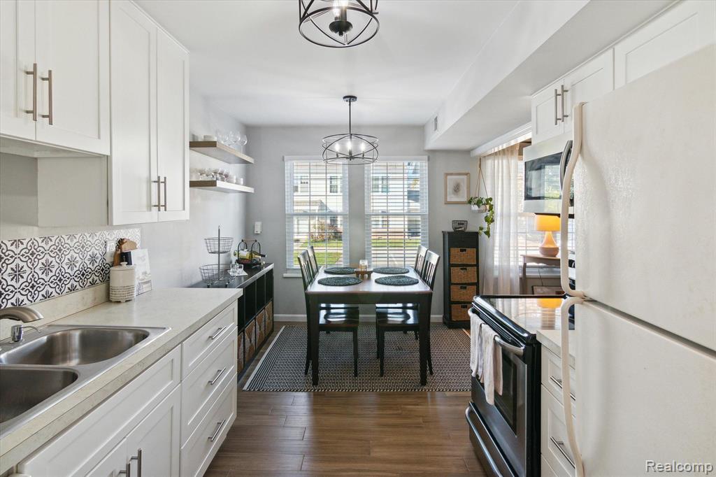 39852 VILLAGE WOOD Circle, Novi, MI — Photo 12