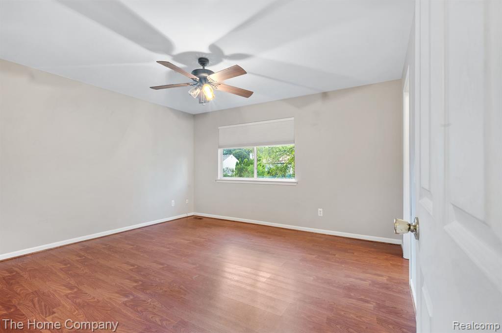 6868 Essex Court, Waterford, MI 48327 — Photo 18