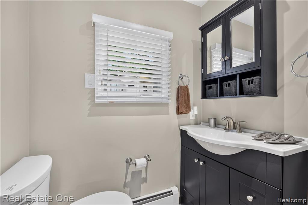 836 Pine Tree Road W, Lake Orion, MI 48362 — Photo 24