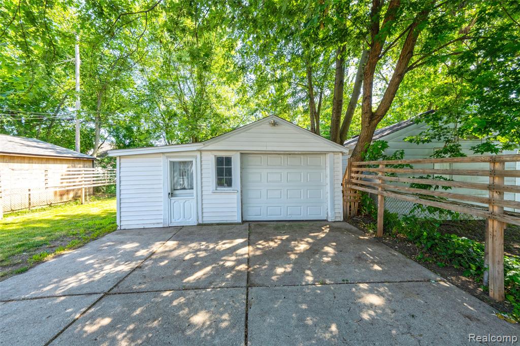 8272 Coolidge, Center Line, MI 48015 — Photo 30