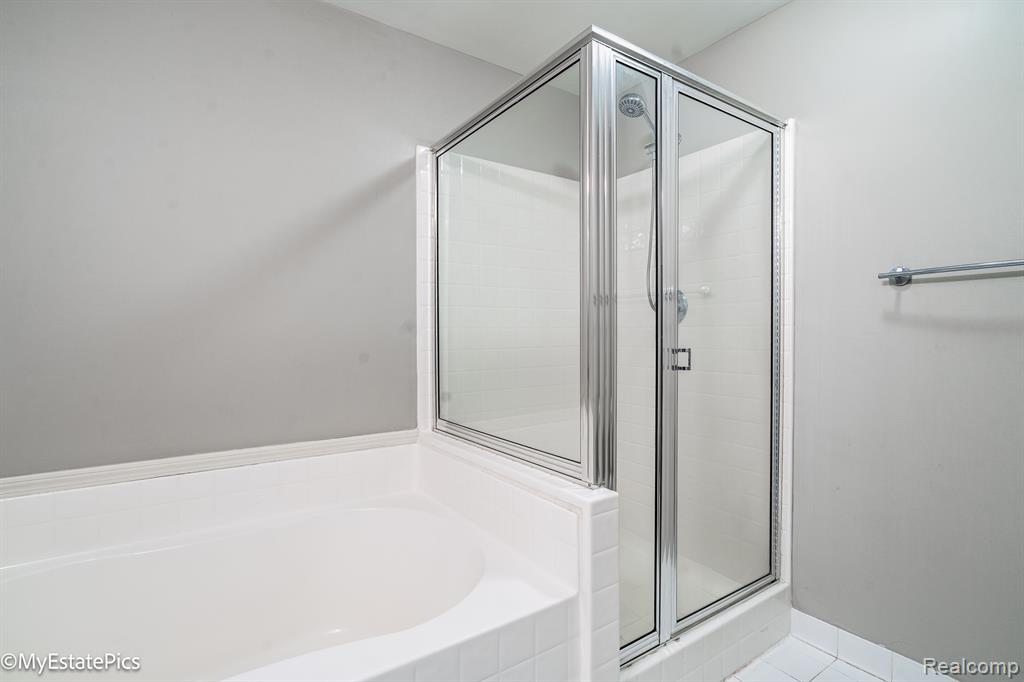 28231 CARLTON WAY Drive, Novi, MI 48377 — Photo 26