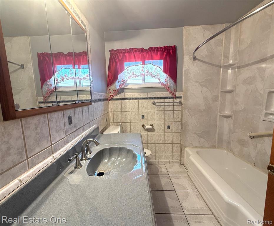 6810 Rosemary Street, Dearborn Heights, MI 48127 — Photo 7