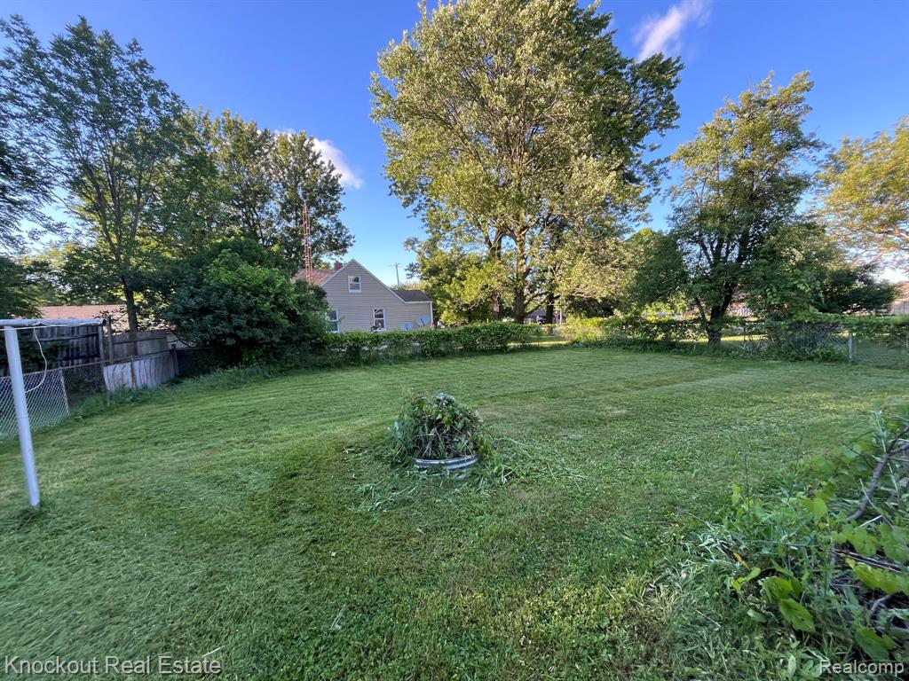 7151 Estrelle Avenue, Mount Morris, MI 48458 — Photo 3