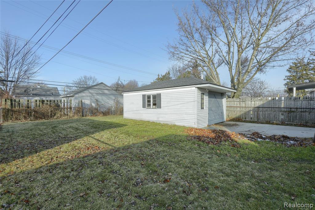24907 Brittany Avenue, Eastpointe, MI 48021 — Photo 28