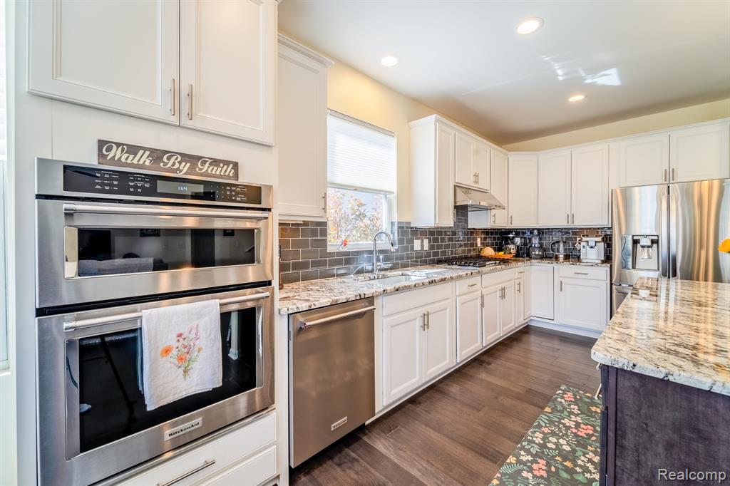 24279 Walloon Way, Flat Rock, MI 48134 — Photo 10