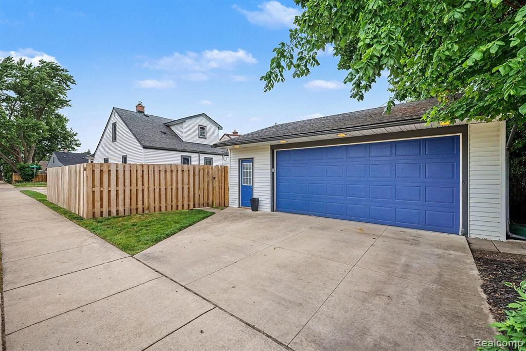 549 Park Drive, Clawson, MI — Photo 32