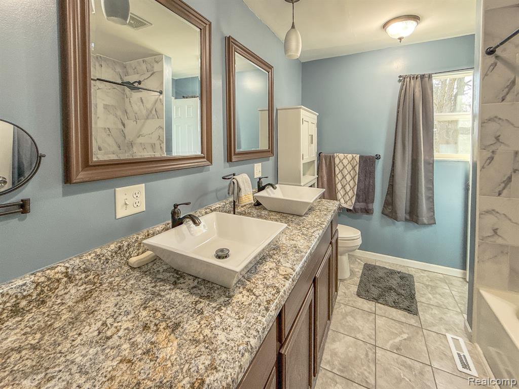 5505 FLORIA Drive, Swartz Creek, MI 48473 — Photo 11