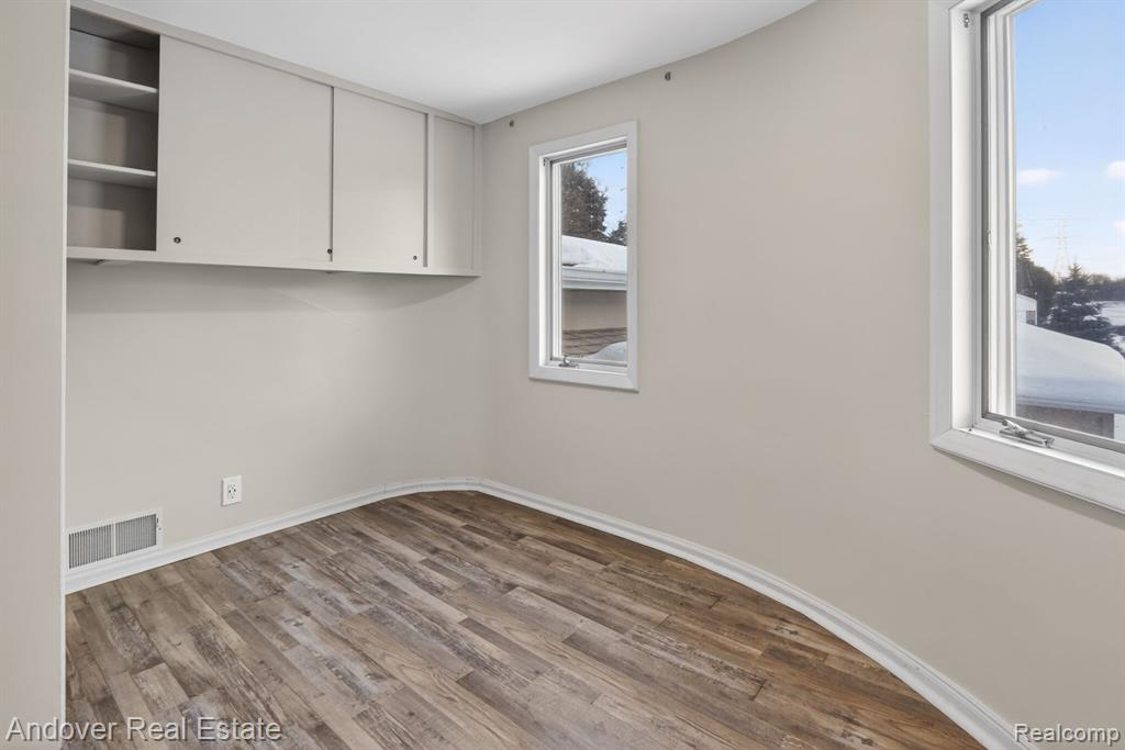 4055 Mitchell Drive, Flint, MI 48506 — Photo 17