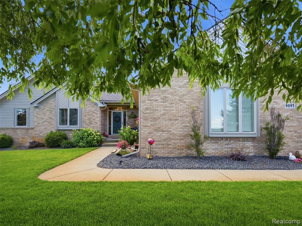 9095 Rotondo Drive, Howell, MI 48855 — Photo 2