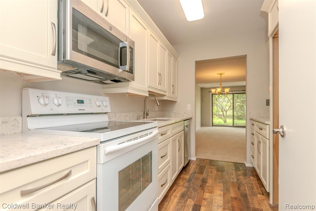 759 PENINSULA, Ann Arbor, MI 48105 — Photo 10