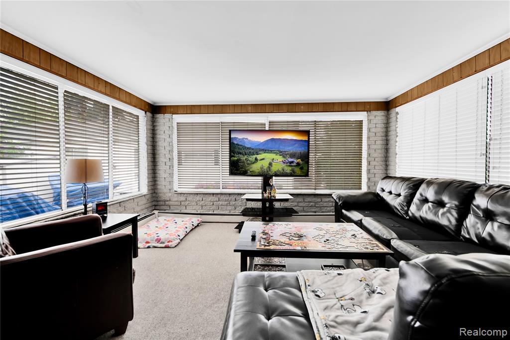 2952 PRYNNE Street, Keego Harbor, MI 48320 — Photo 3
