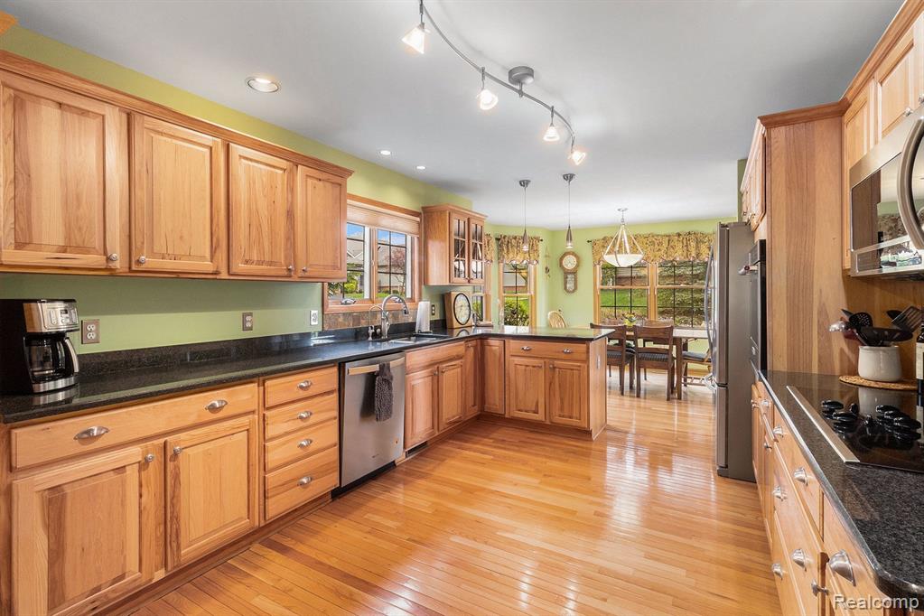 6173 NORTHRIDGE HILLS Drive, Brighton, MI 48116 — Photo 12
