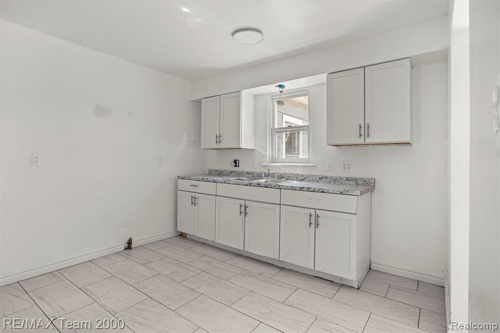 21304 Glen Lodge Road, Royal Oak, MI 48220 — Photo 25