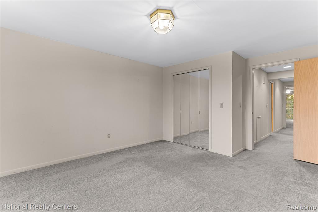 6904 Pebble Park Circle, West Bloomfield, MI — Photo 24