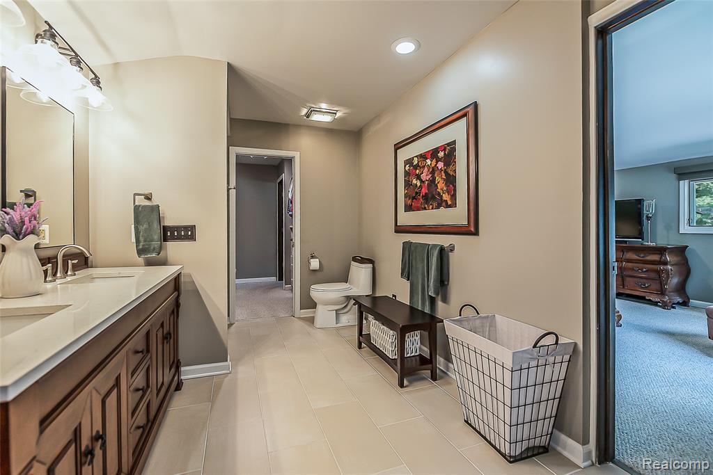 4990 Broomfield Lane, West Bloomfield, MI — Photo 15