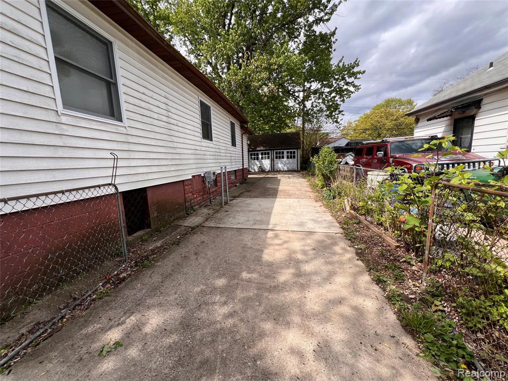 22095 Elmwood Avenue, Eastpointe, MI 48021 — Photo 16