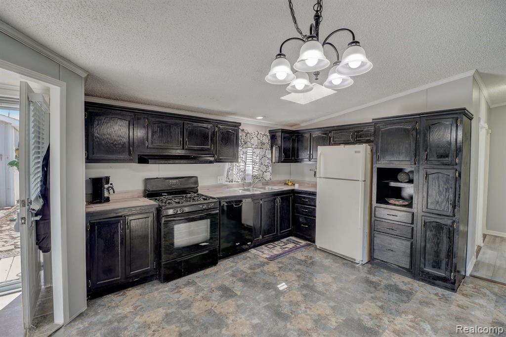 526 W MILL Street, Capac, MI 48014 — Photo 11