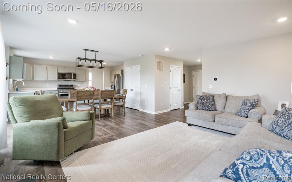 257 Sandhill Court, White Lake, MI — Photo 8