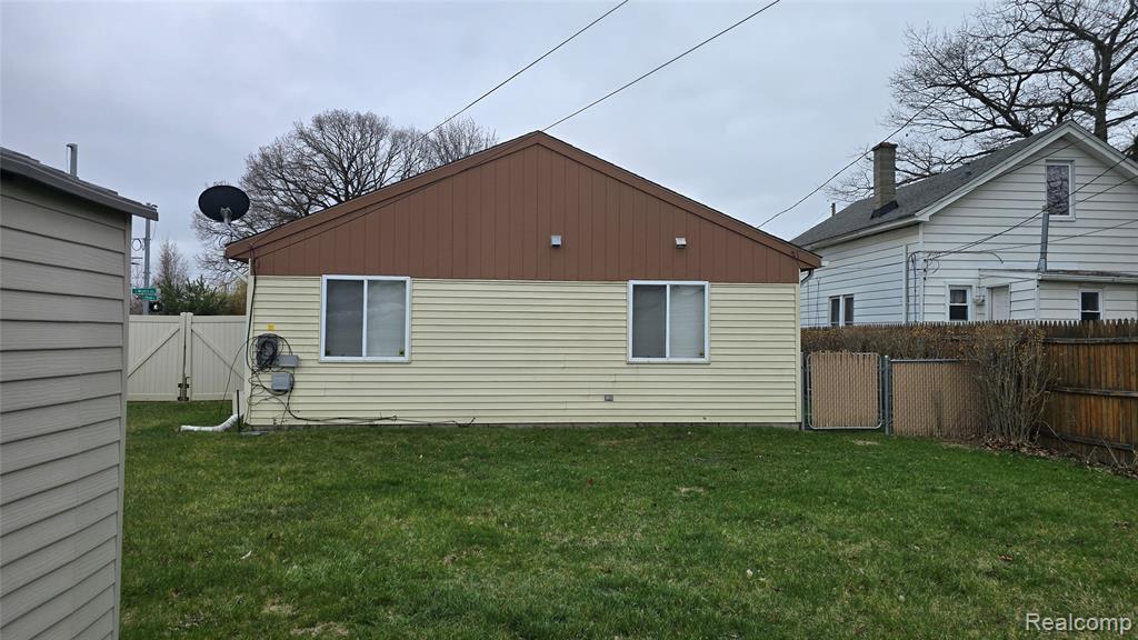 803 E Meyers Avenue, Hazel Park, MI 48030 — Photo 23