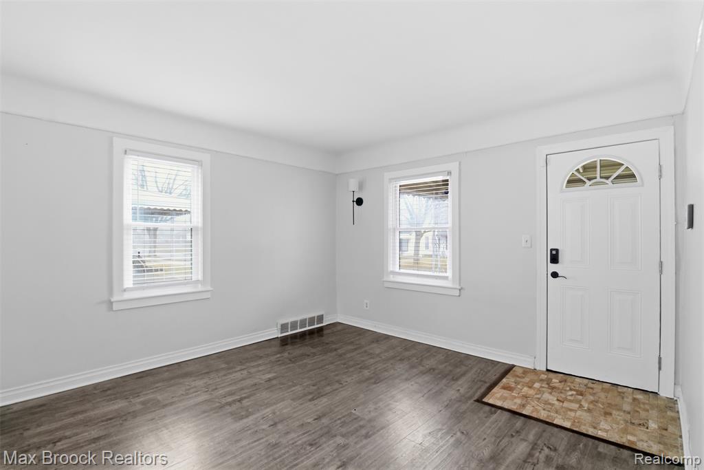 1448 E HARRY Avenue, Hazel Park, MI 48030 — Photo 5