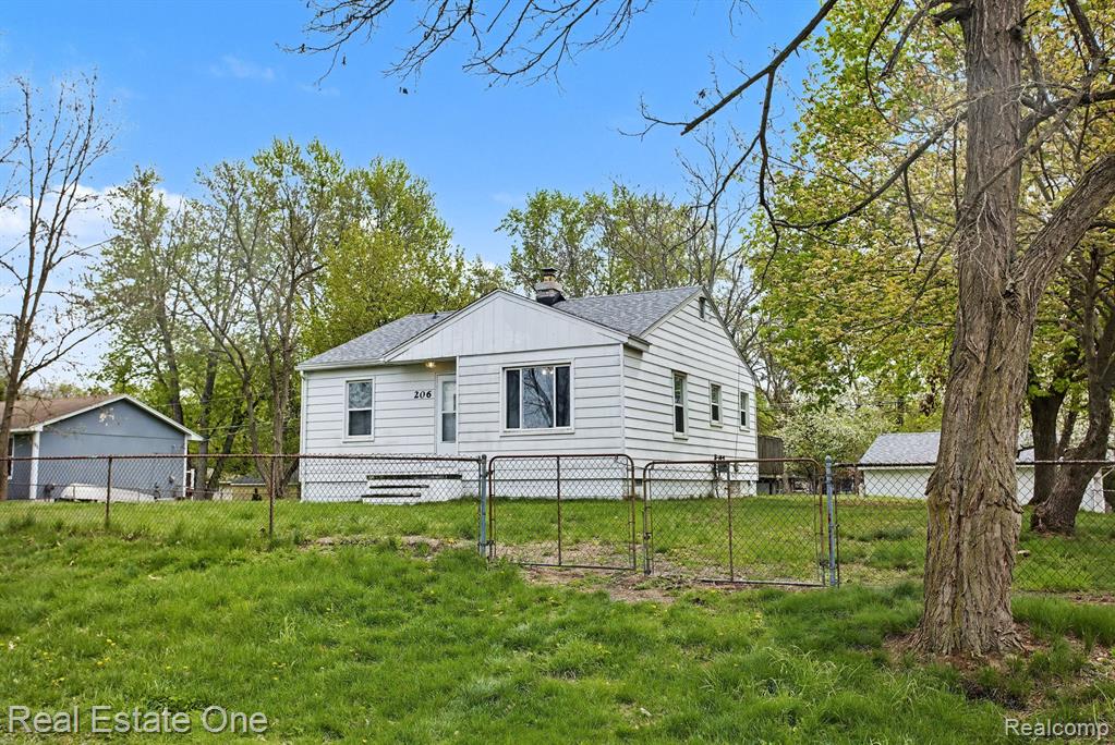 206 Steadfield Street, Commerce Twp, MI 48382 — Photo 2