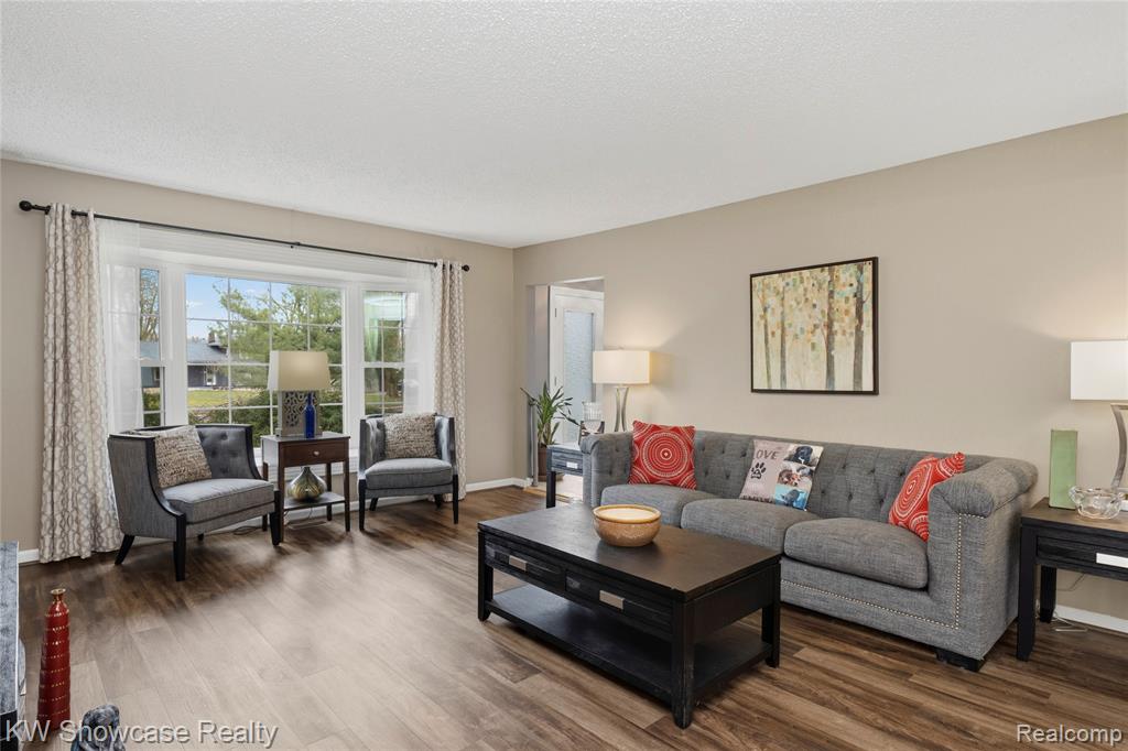 6144 Venice Drive, Commerce Twp, MI 48382 — Photo 10