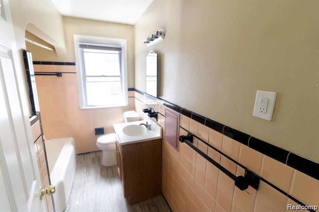 15470 MAPLERIDGE Street, Detroit, MI 48205 — Photo 11