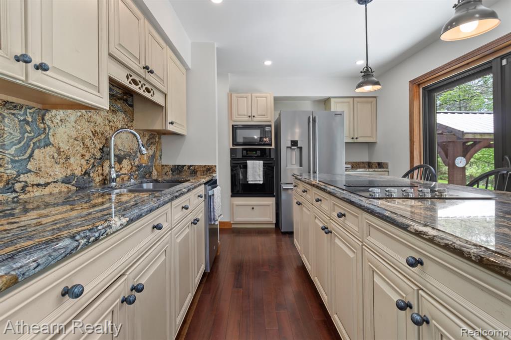 5126 Braddock Court, Brighton, MI 48114 — Photo 36