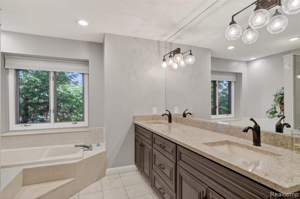 92 Kirksway Lane, Lake Orion, MI 48362 — Photo 26