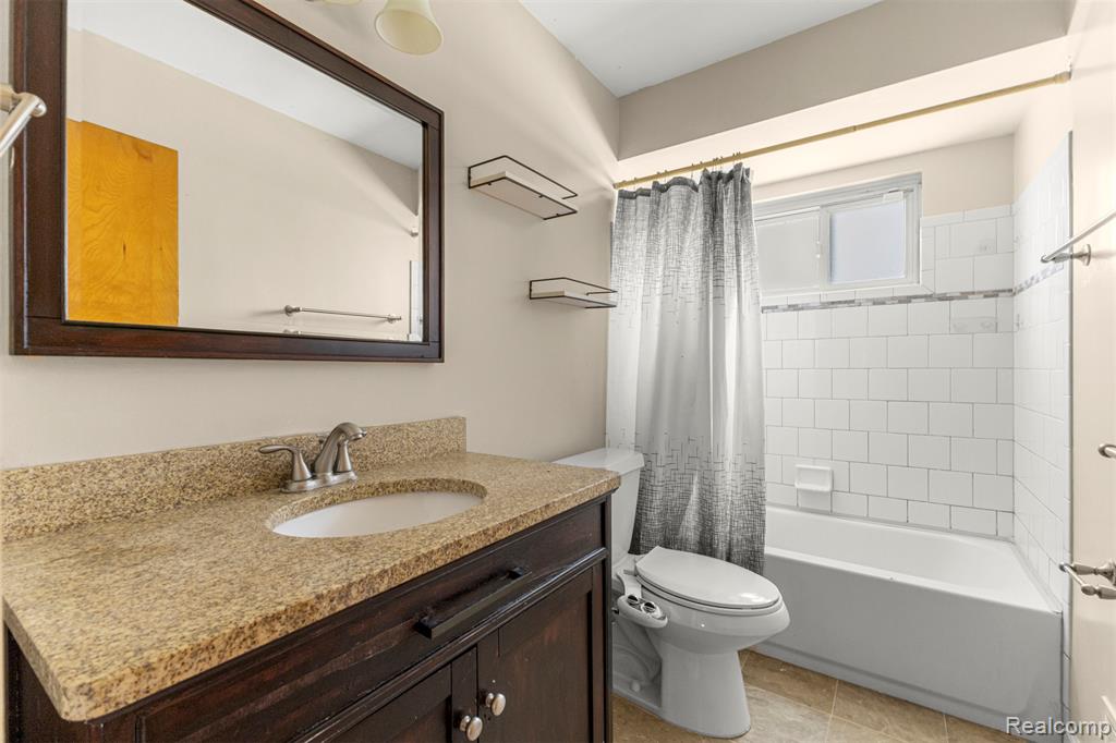 6131 N Evangeline Street, Dearborn Heights, MI 48127 — Photo 14
