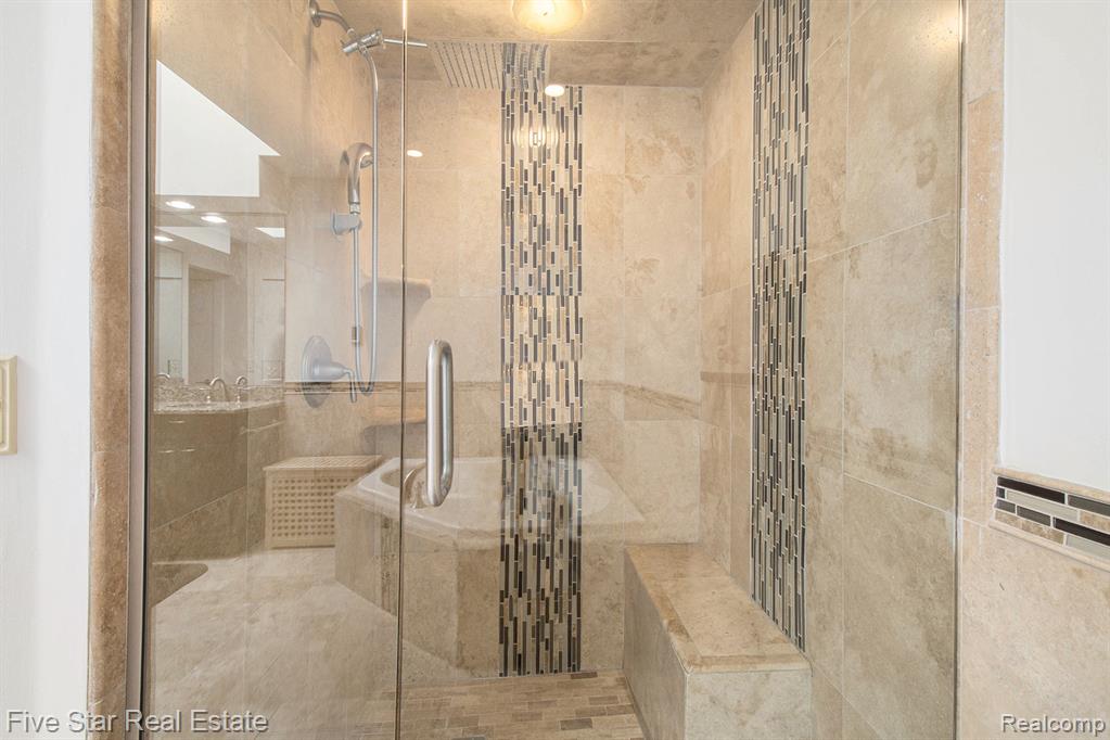 7025 Dandison Boulevard, West Bloomfield, MI 48324 — Photo 31