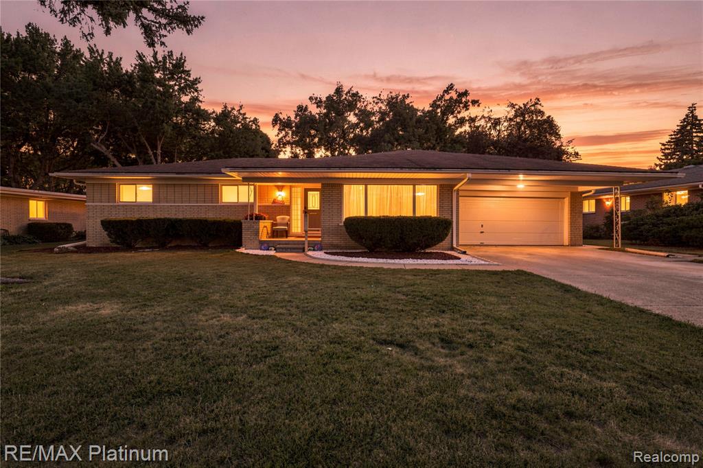 32029 Desmond Drive, Warren, MI 48093