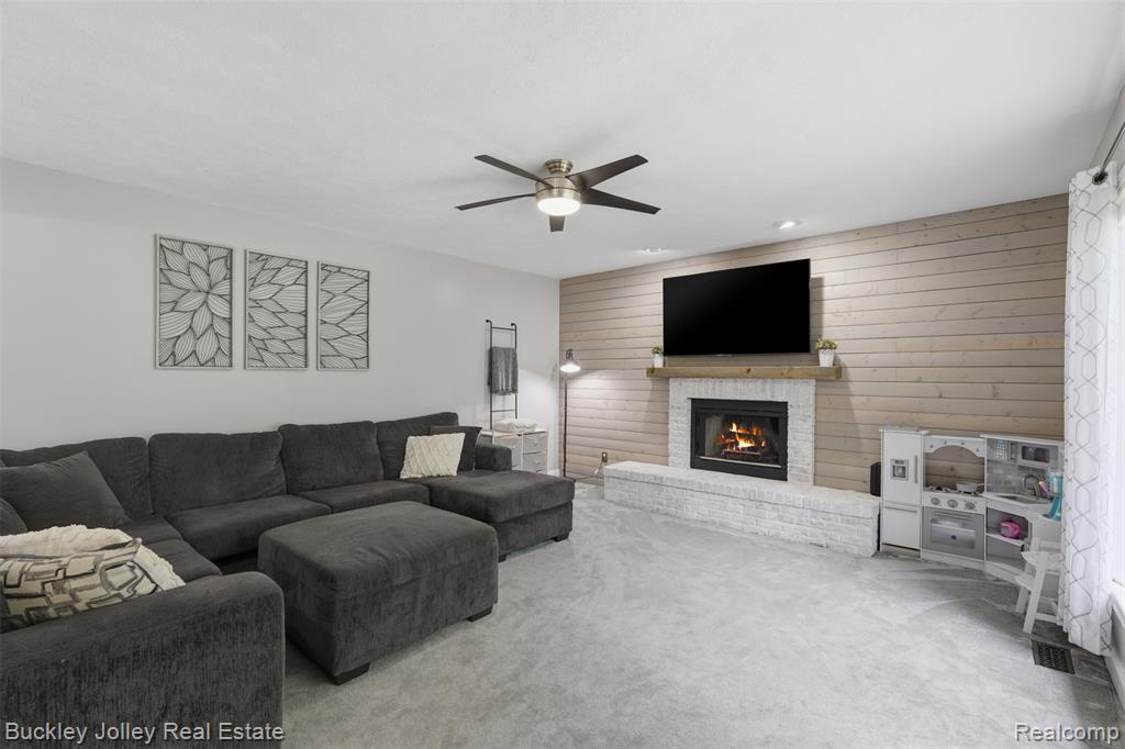 7829 Hillside Lakes Drive, Brighton, MI 48116 — Photo 5