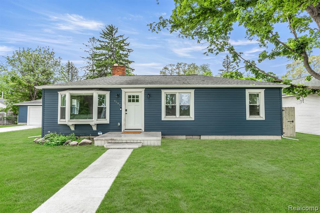 6581 WINDIATE Road, Waterford, MI 48329 — front exterior