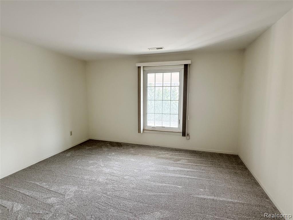 19710 W 13 Mile Road, 201, Beverly Hills, MI 48025 — Photo 10